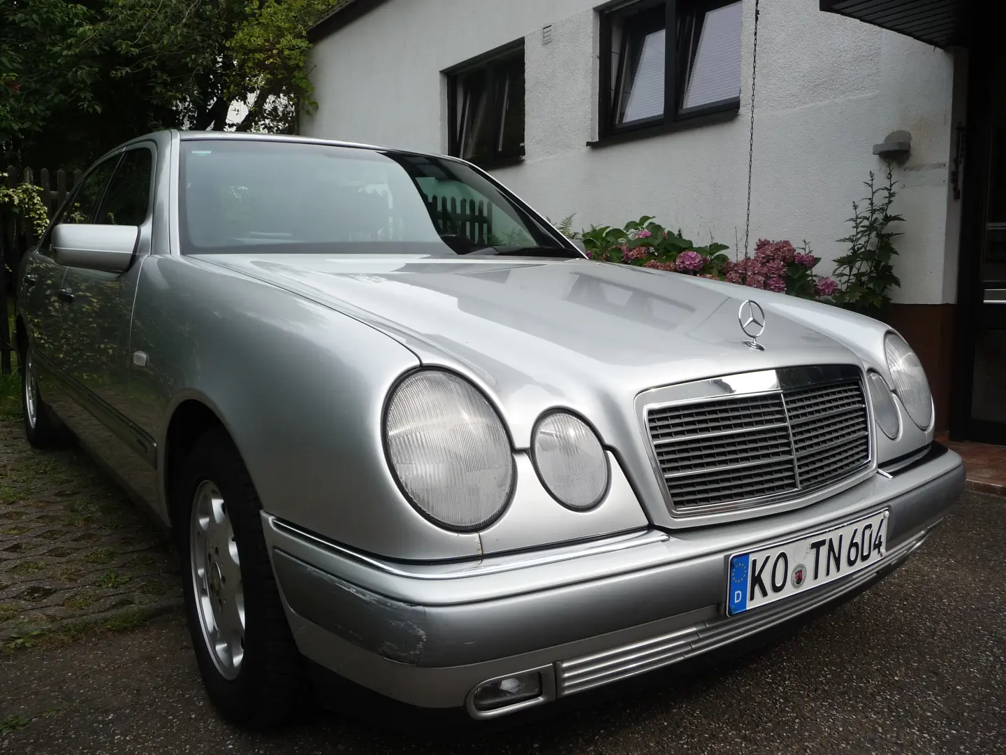 Mercedes-Benz  E 230 Elegance 3