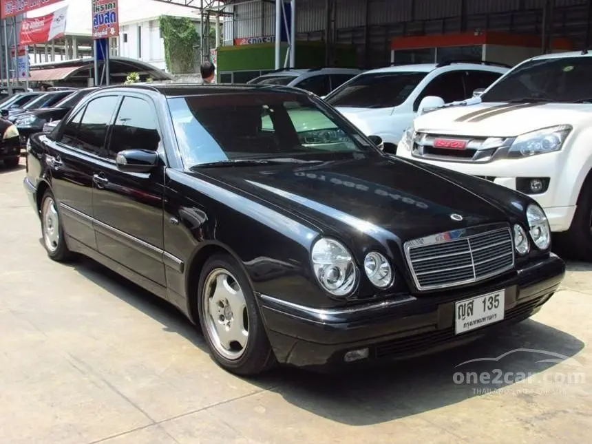 Mercedes-Benz  E 230 Elegance 4