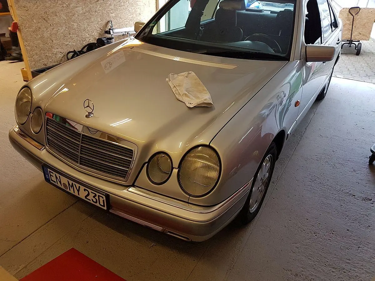 Mercedes-Benz  E 230 Elegance 5