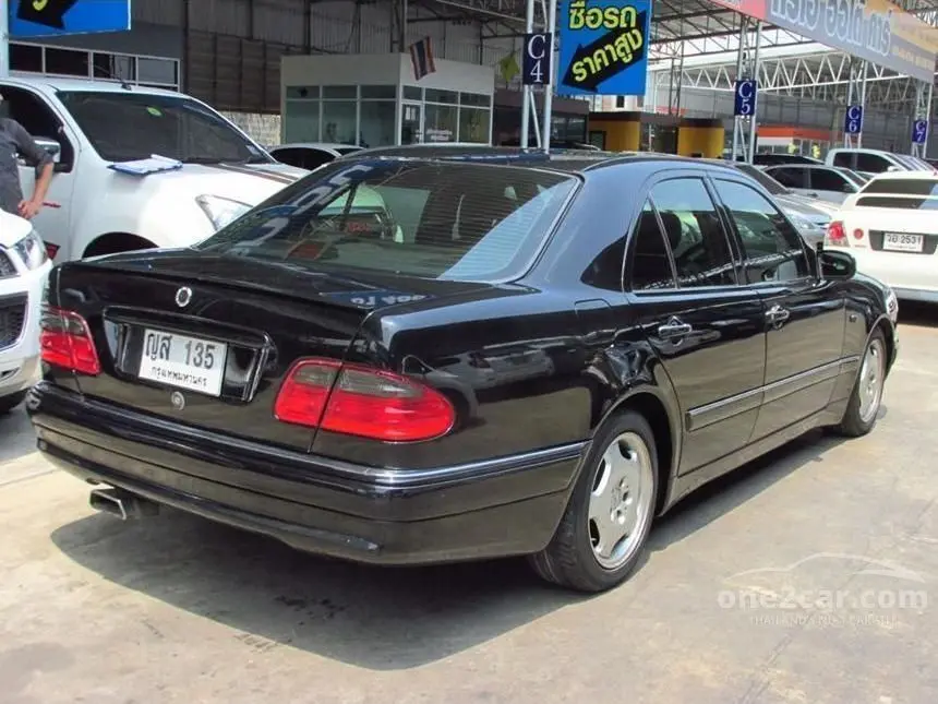 Mercedes-Benz  E 230 Elegance 6