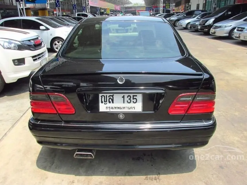 Mercedes-Benz  E 230 Elegance 6