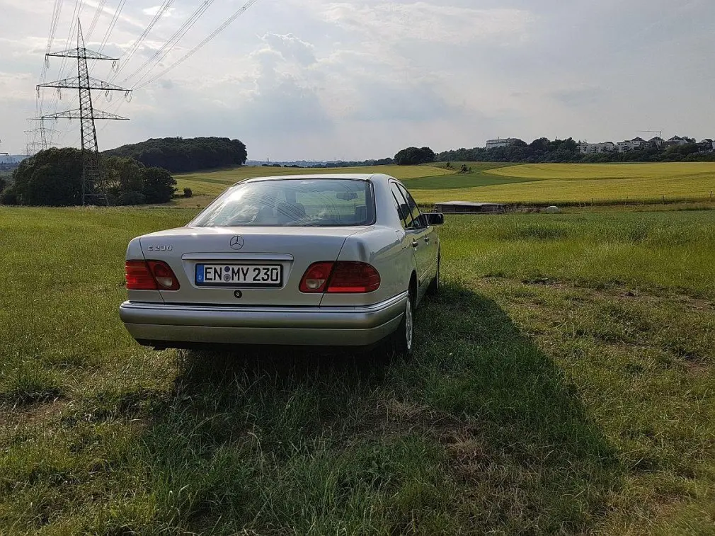 Mercedes-Benz  E 230 Elegance 7