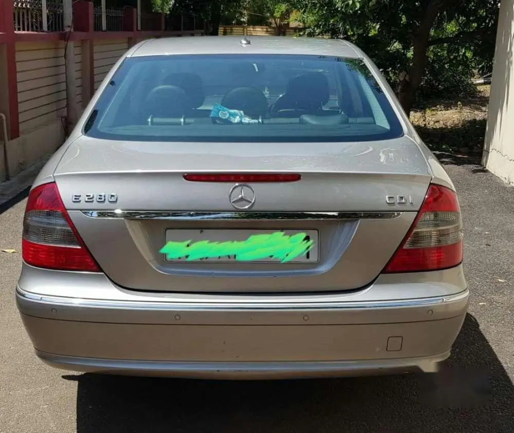 Mercedes-Benz  E 230 Elegance 2