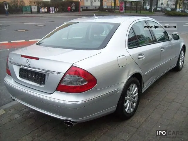 Mercedes-Benz  E 230 Elegance 4