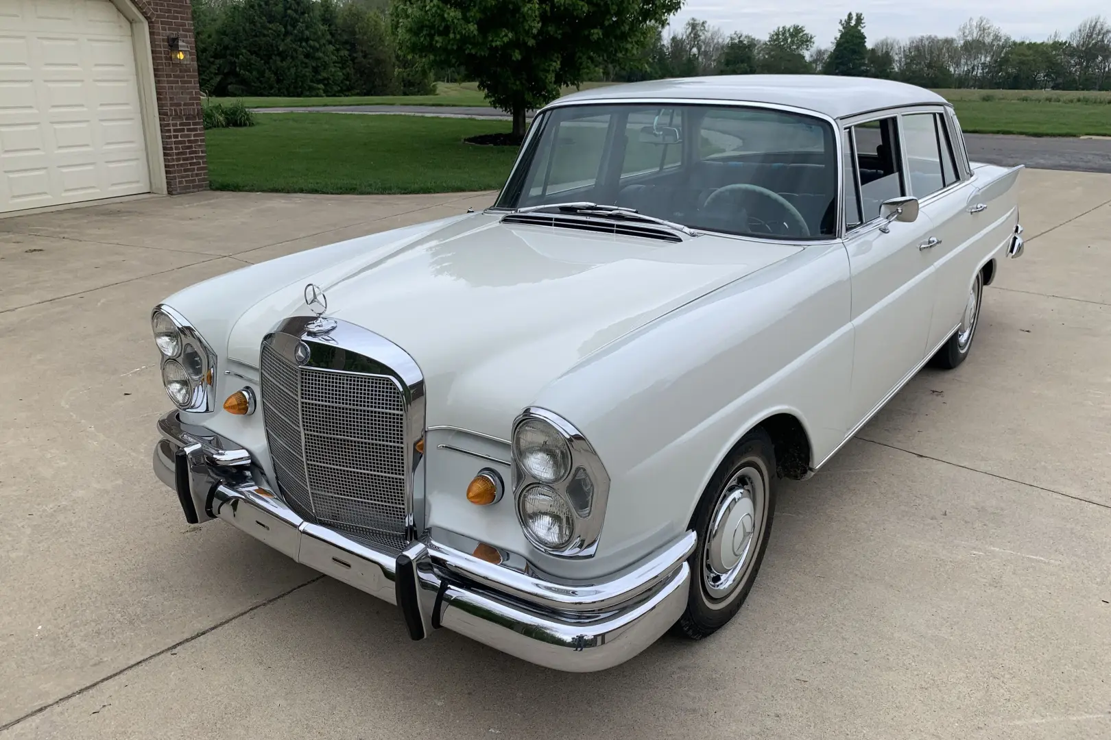 Mercedes-Benz  E 230.6 0