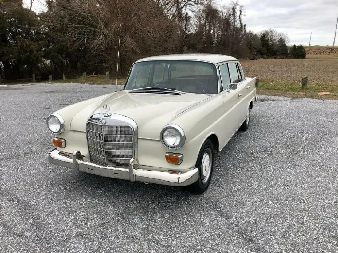 Mercedes-Benz  E 230.6 1