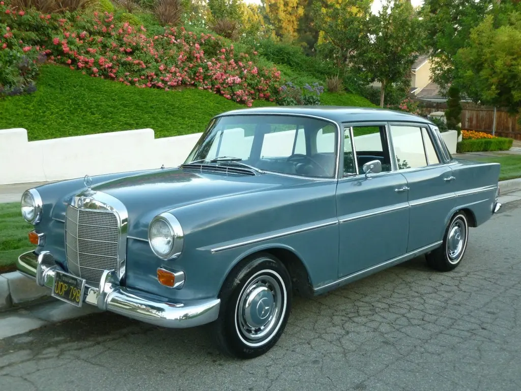 Mercedes-Benz  E 230.6 1