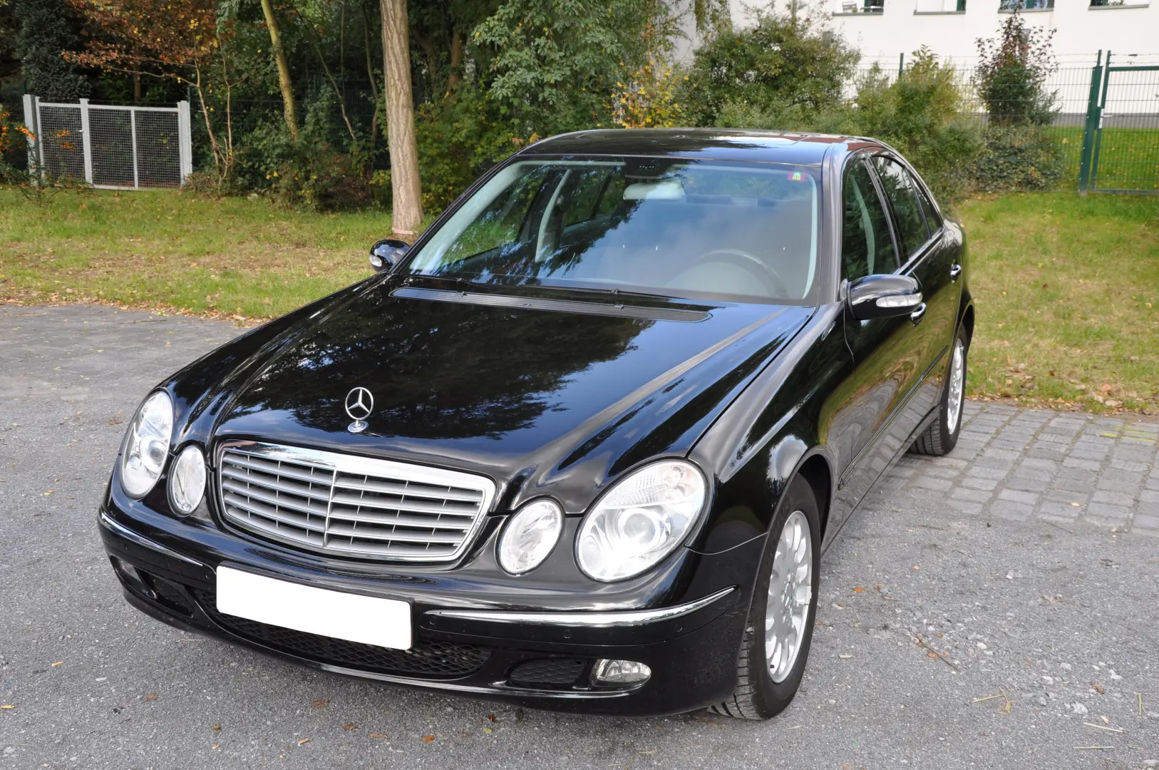 Mercedes-Benz  E 240 Elegance 0