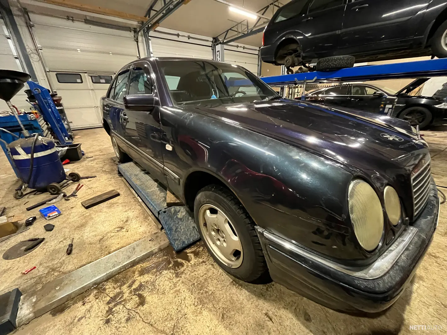 Mercedes-Benz  E 240 Avantgarde 2