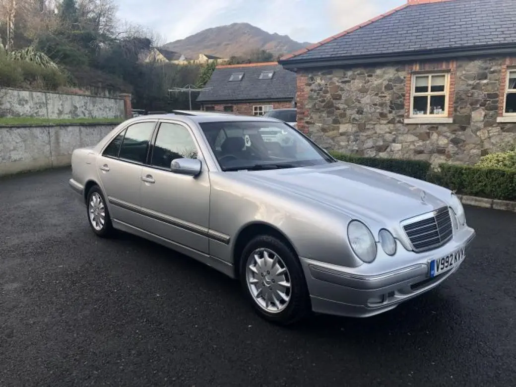 Mercedes-Benz  E 240 Classic 0