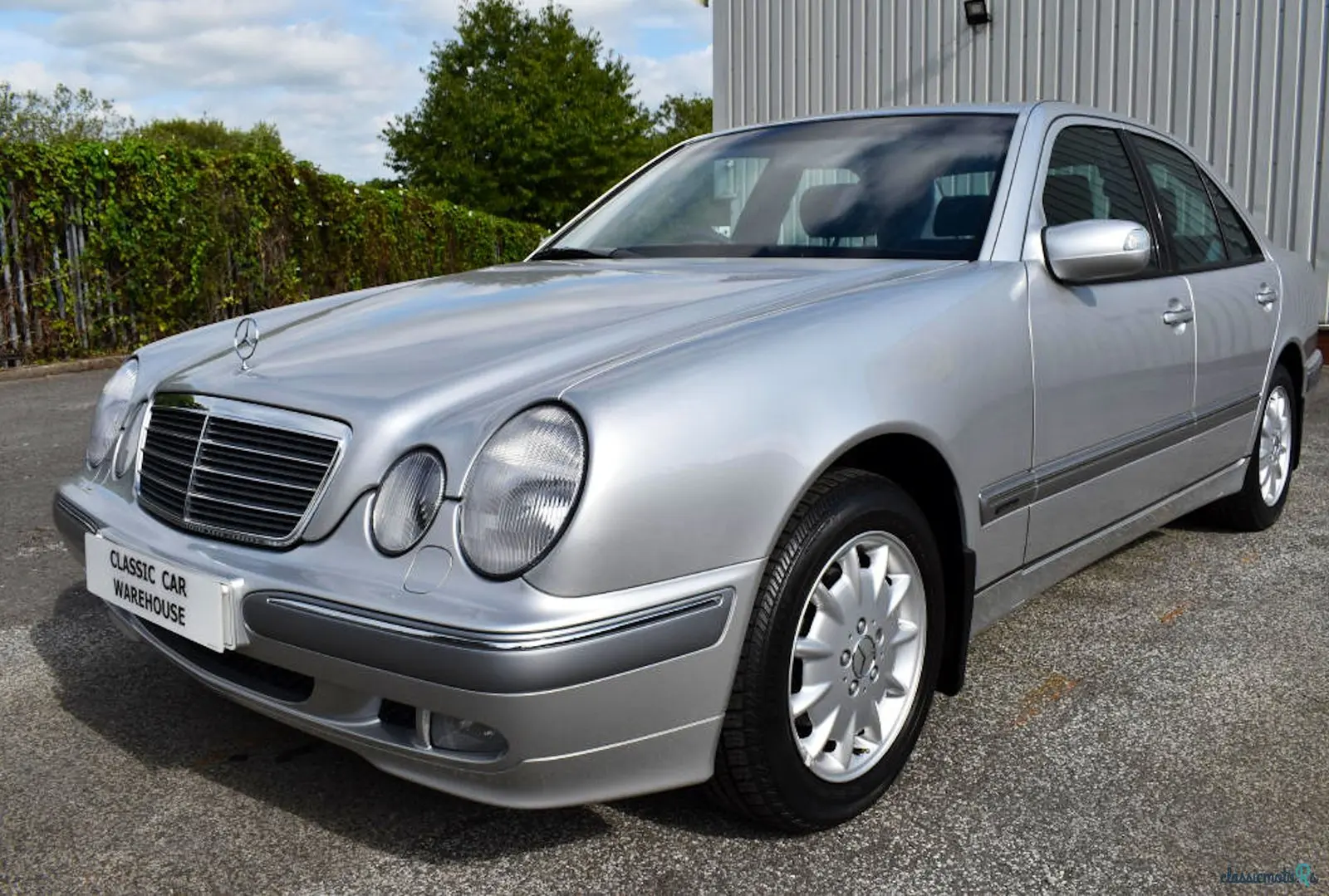 Mercedes-Benz  E 240 Classic 1
