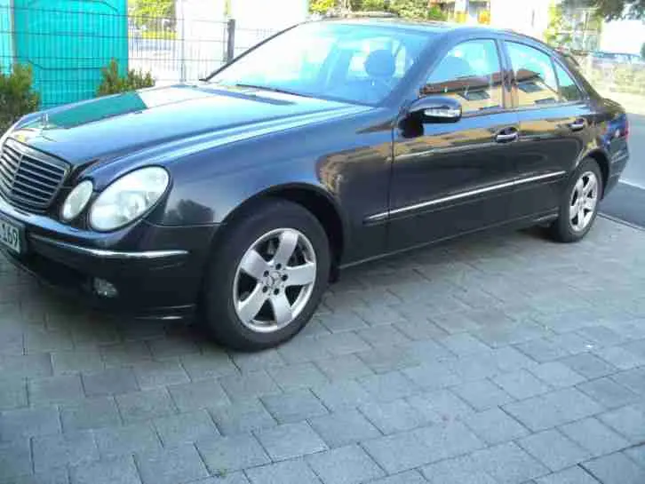Mercedes-Benz  E 240 Avantgarde 7