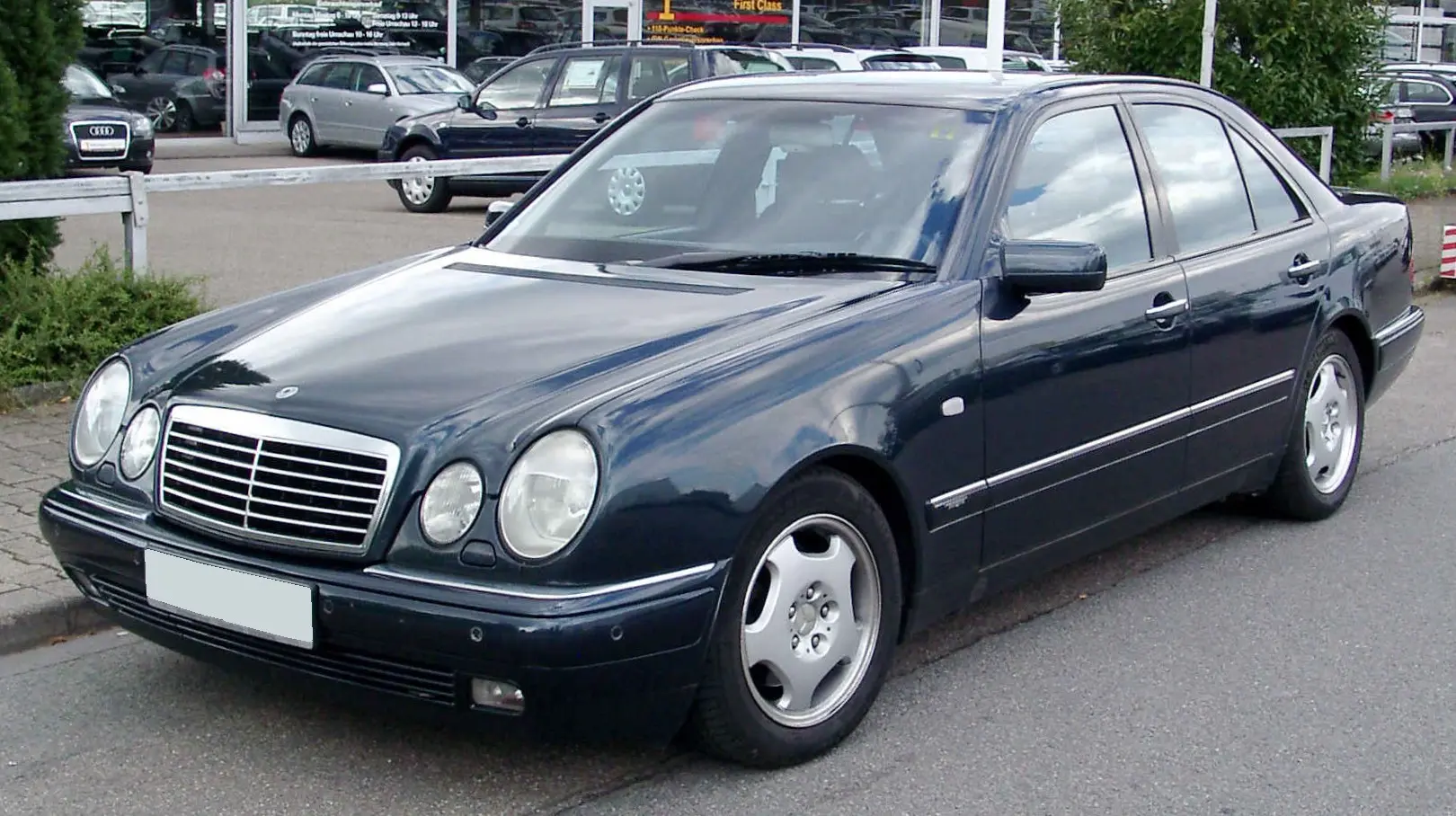 Mercedes-Benz  E 240 Avantgarde 6