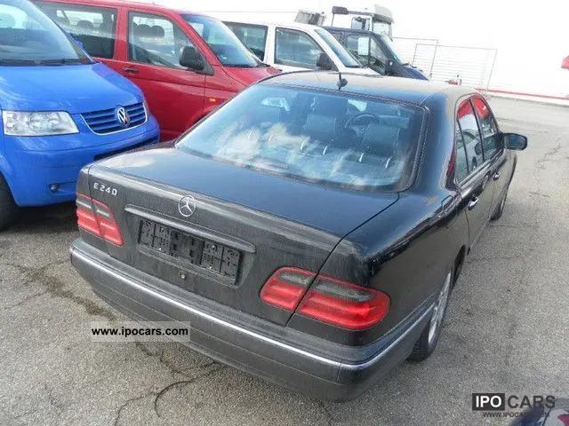Mercedes-Benz  E 240 Avantgarde 6
