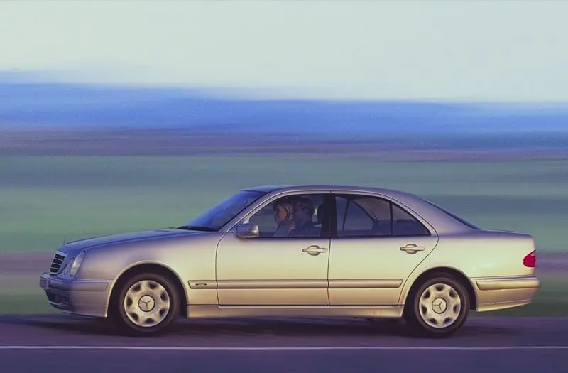 Mercedes-Benz  E 240 Avantgarde 6