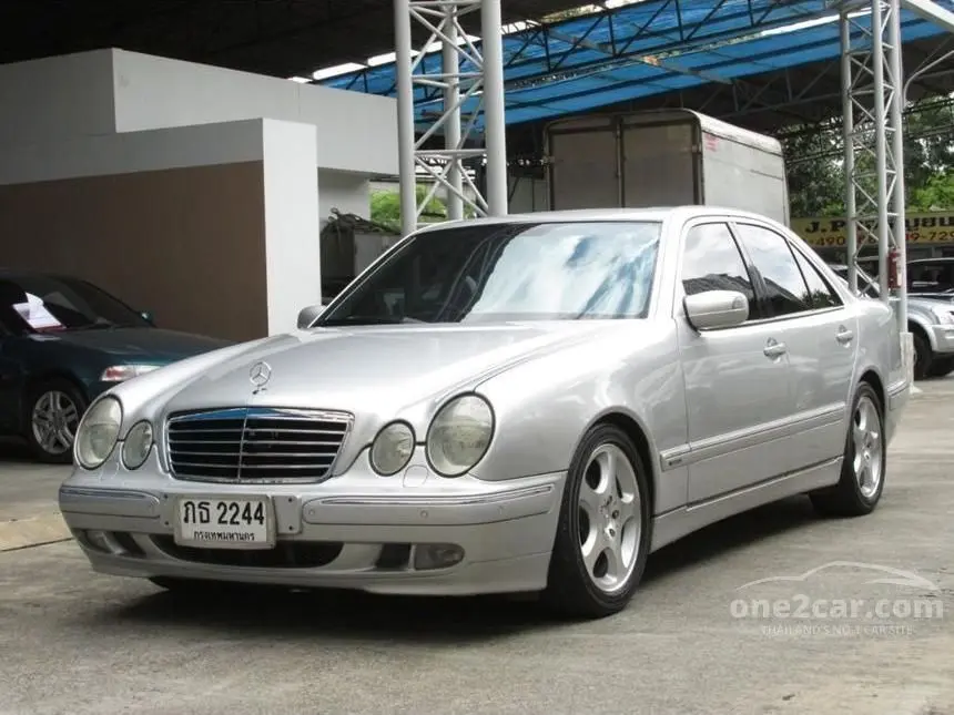 Mercedes-Benz  E 240 Avantgarde 7