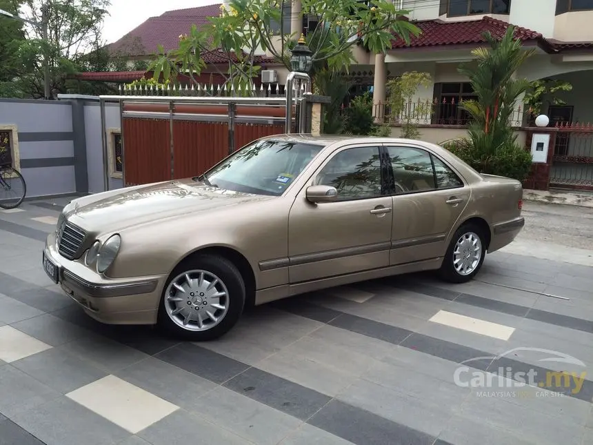 Mercedes-Benz  E 240 Avantgarde 4
