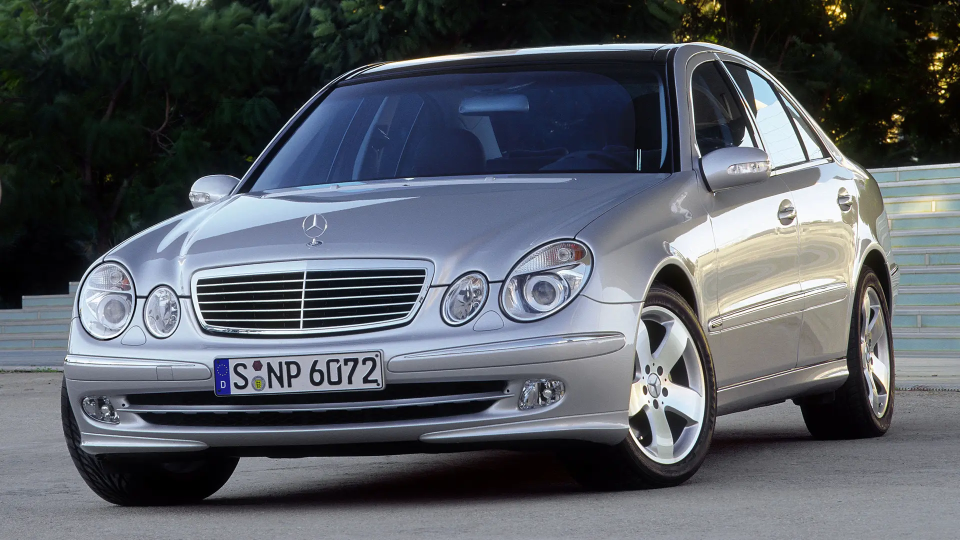 Mercedes-Benz  E 240 Avantgarde 7