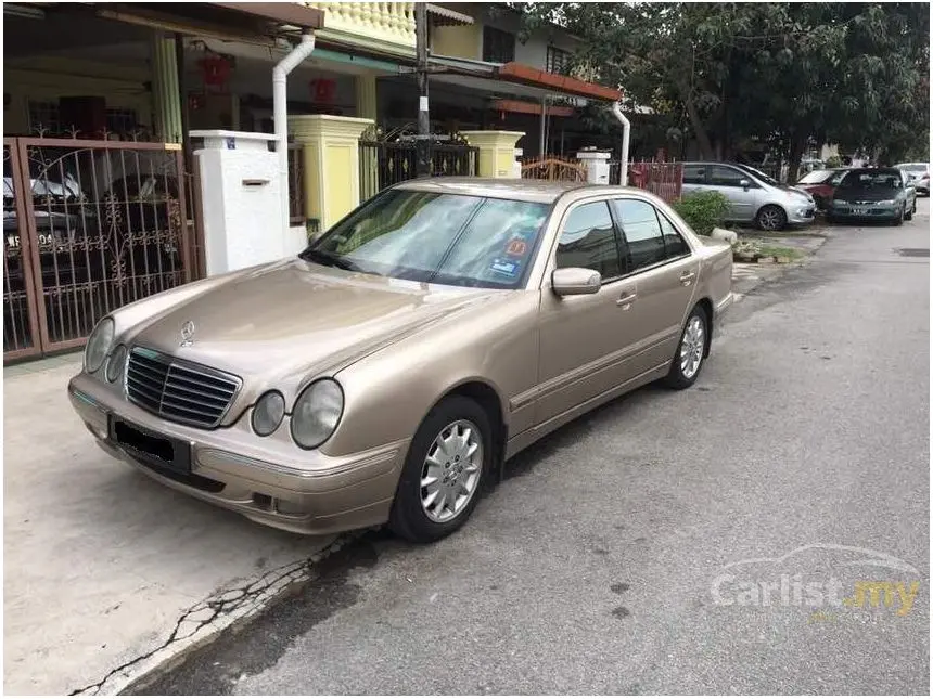 Mercedes-Benz  E 240 Avantgarde 7