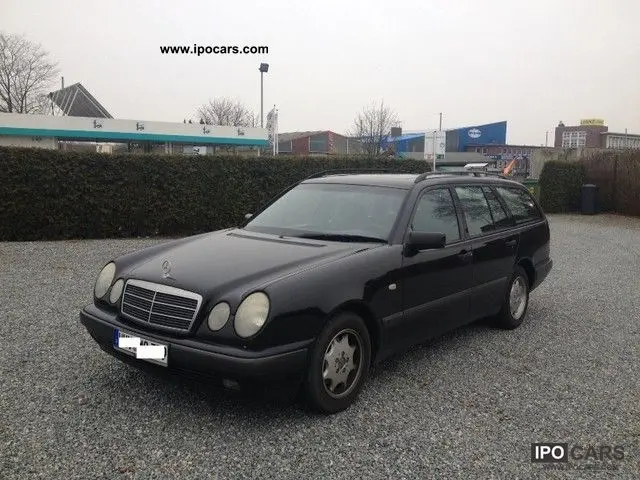 Mercedes-Benz  E 240 Classic 3