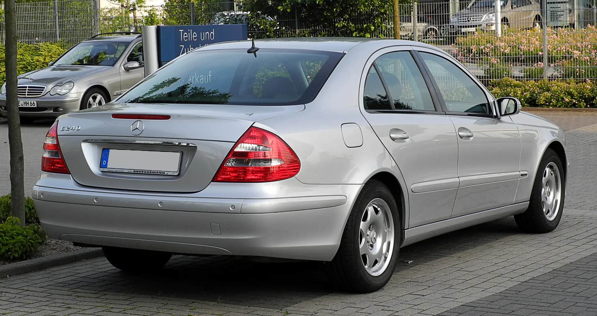 Mercedes-Benz  E 240 Classic 4