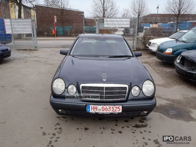 Mercedes-Benz  E 240 Classic 3