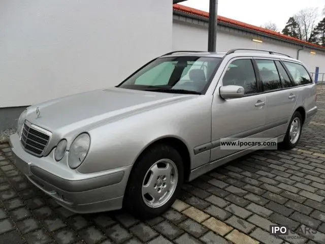 Mercedes-Benz  E 240 Classic 2