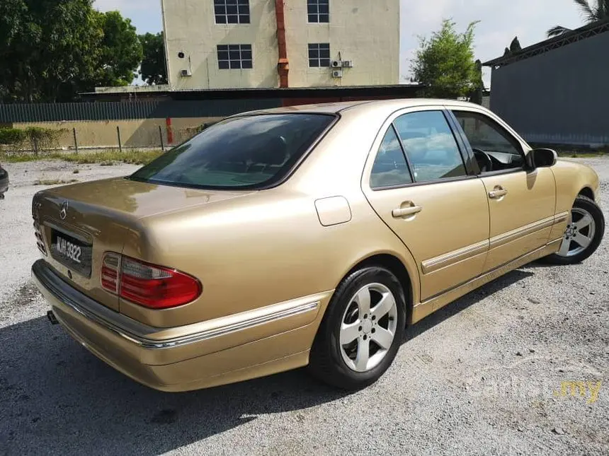 Mercedes-Benz  E 240 Classic 5