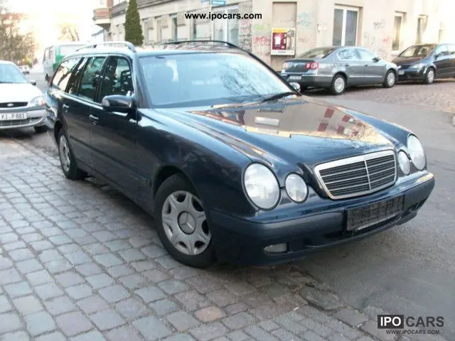 Mercedes-Benz  E 240 Classic 6