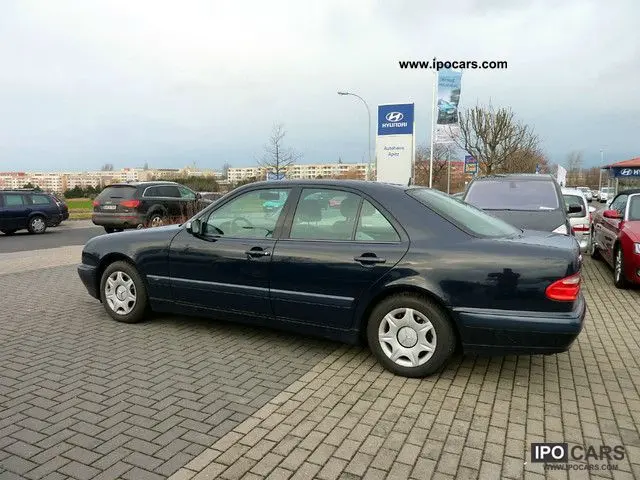 Mercedes-Benz  E 240 Classic 6