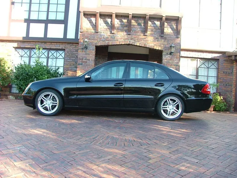 Mercedes-Benz  E 240 Classic 7