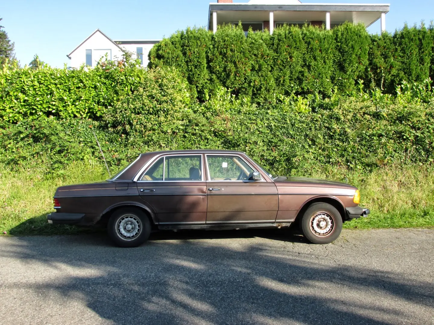 Mercedes-Benz  E 240 D 1