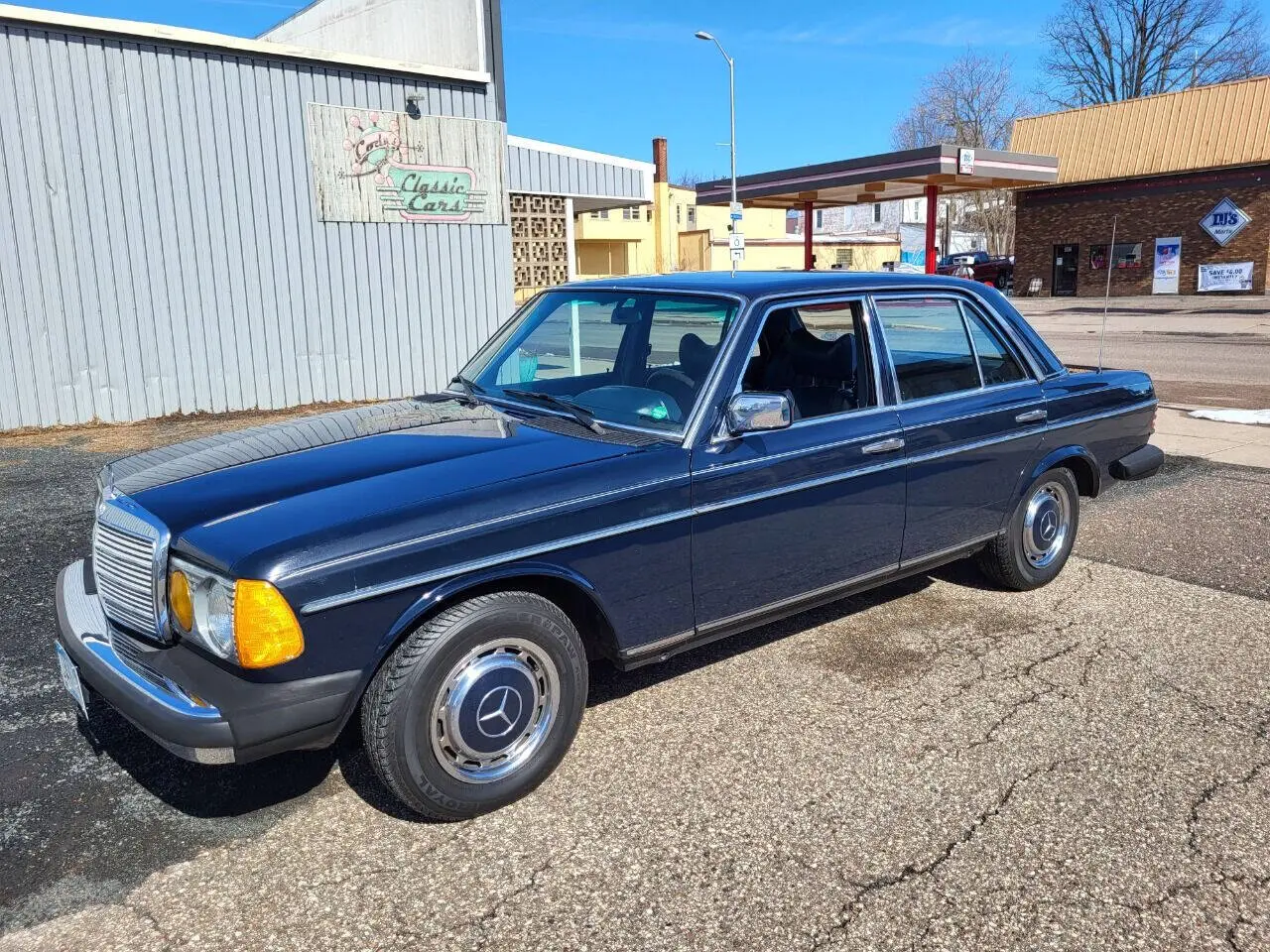 Mercedes-Benz  E 240 D 2