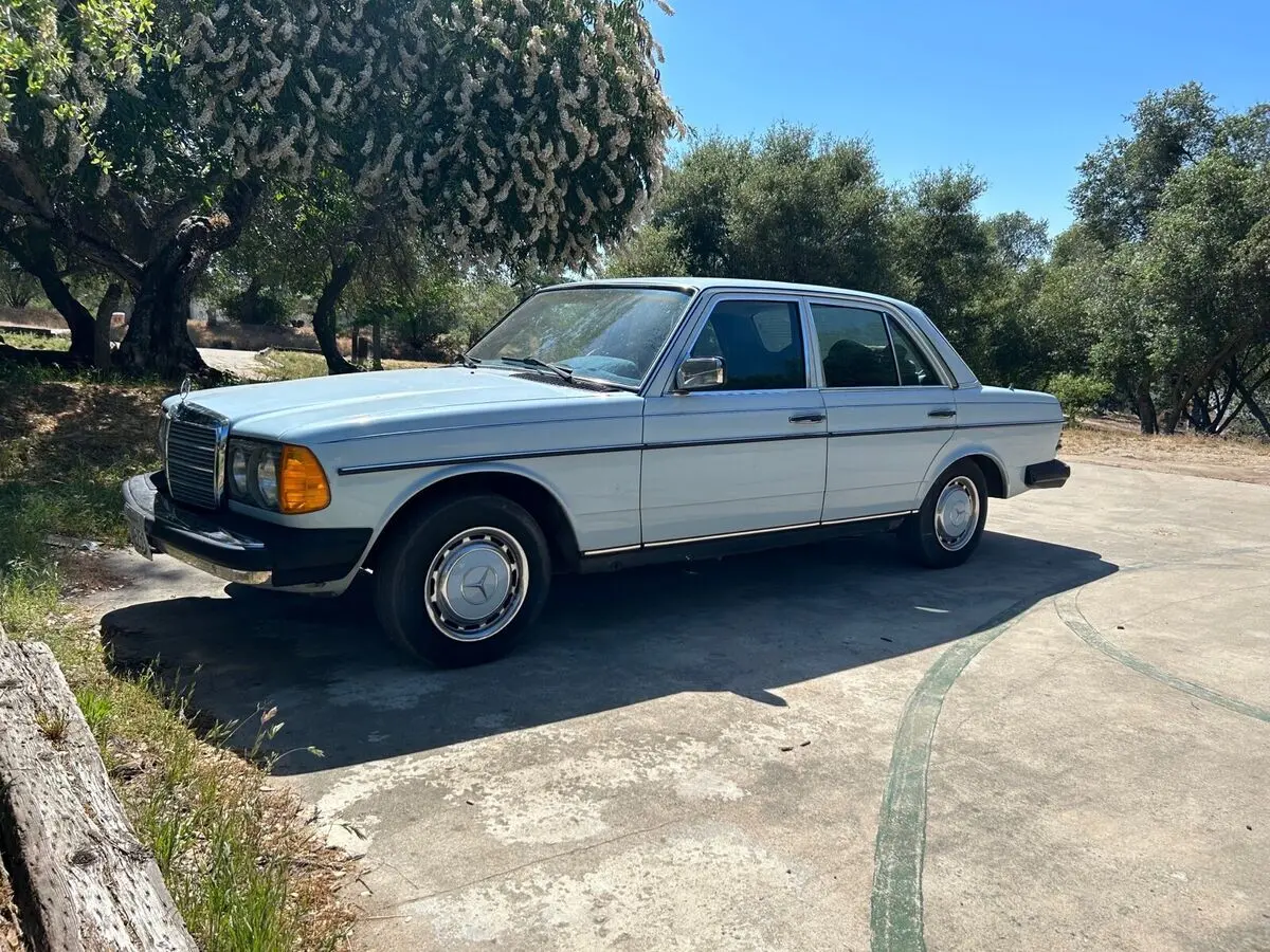 Mercedes-Benz  E 240 D 4