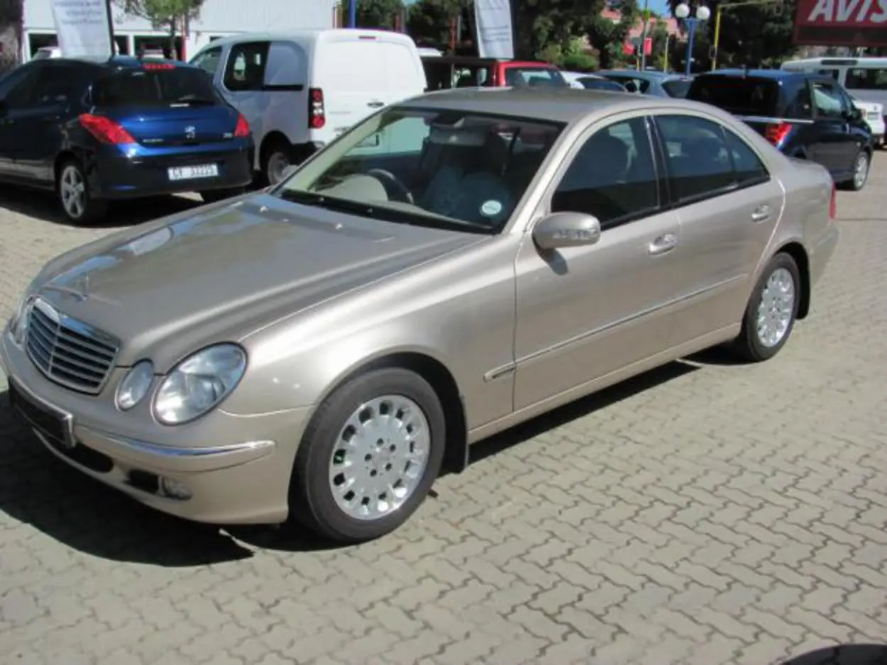 Mercedes-Benz  E 240 Elegance 4