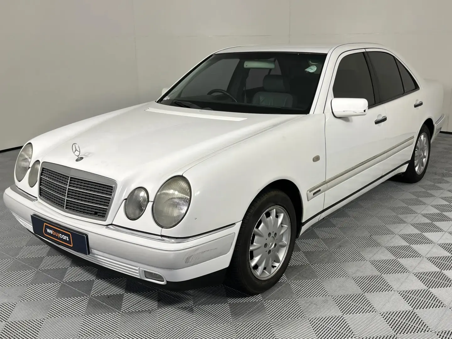 Mercedes-Benz  E 240 Elegance 6