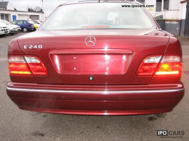 Mercedes-Benz  E 240 Elegance 7