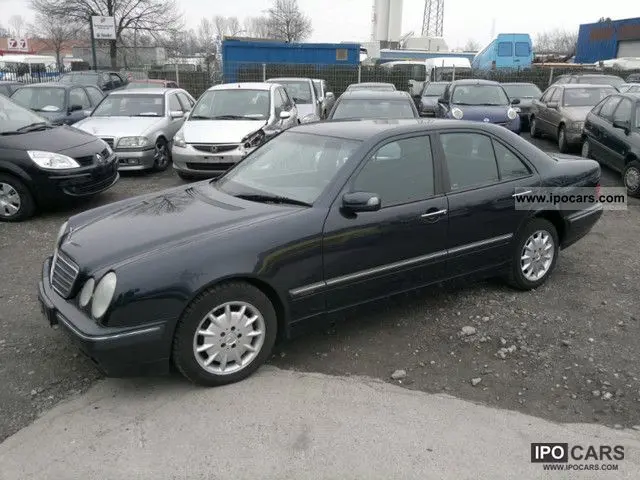 Mercedes-Benz  E 240 Elegance 4