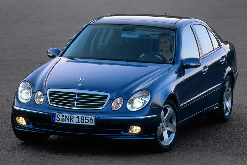 Mercedes-Benz  E 240 Elegance 2