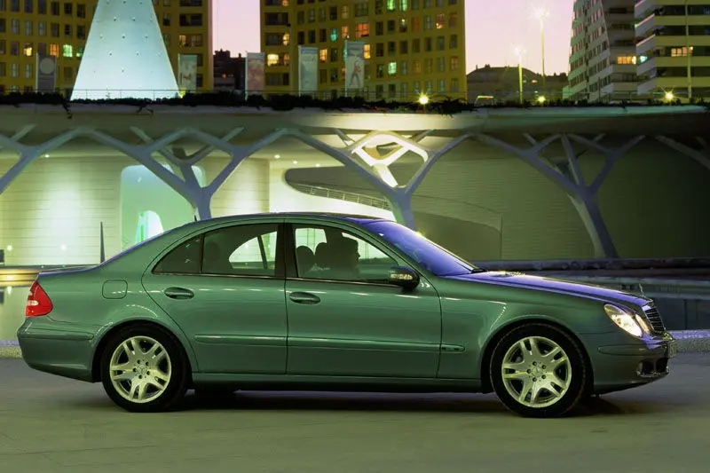 Mercedes-Benz  E 240 Elegance 7