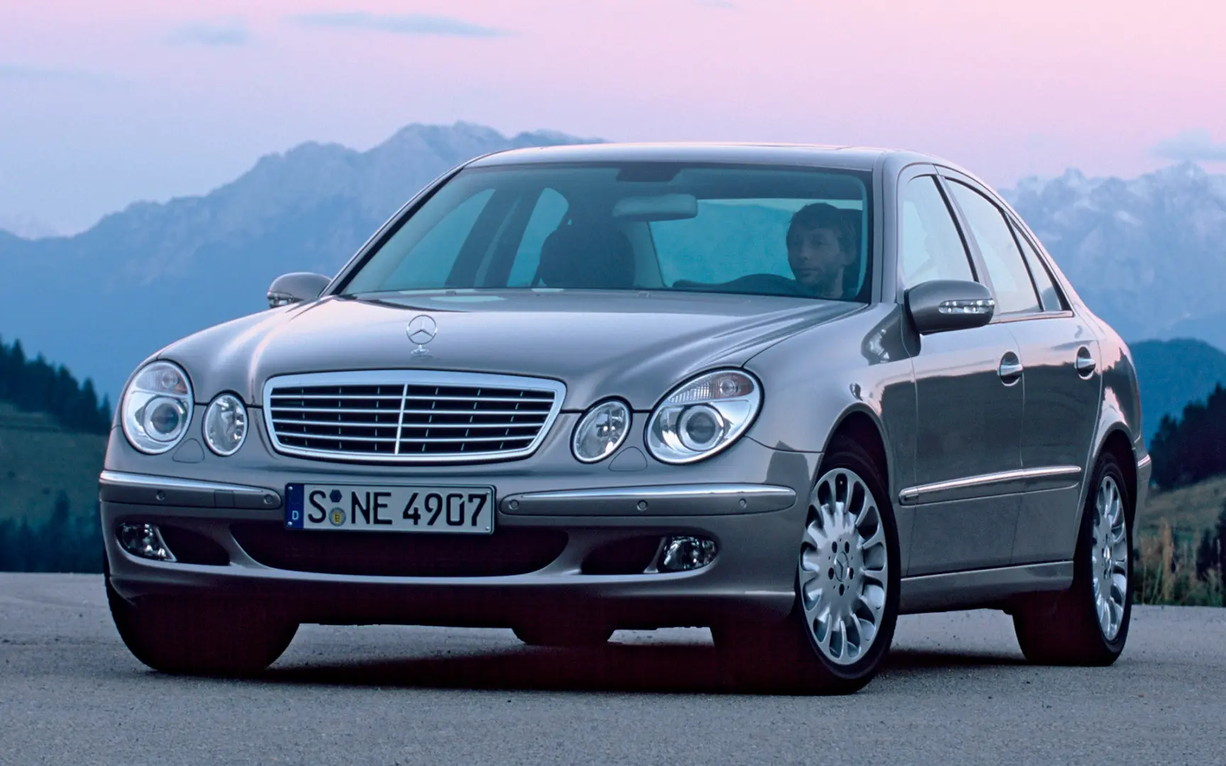 Mercedes-Benz  E 240 Elegance 7