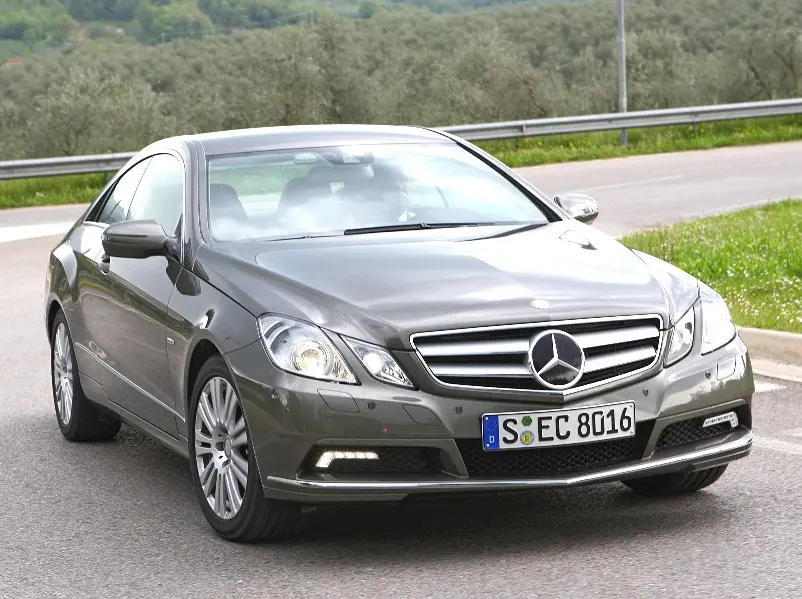 Mercedes-Benz  E 250 CGI BlueEFFICIENCY Dynamic 1