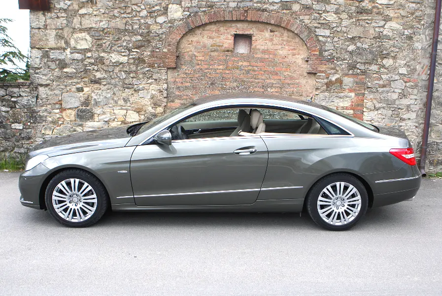Mercedes-Benz  E 250 CGI BlueEFFICIENCY Dynamic 2