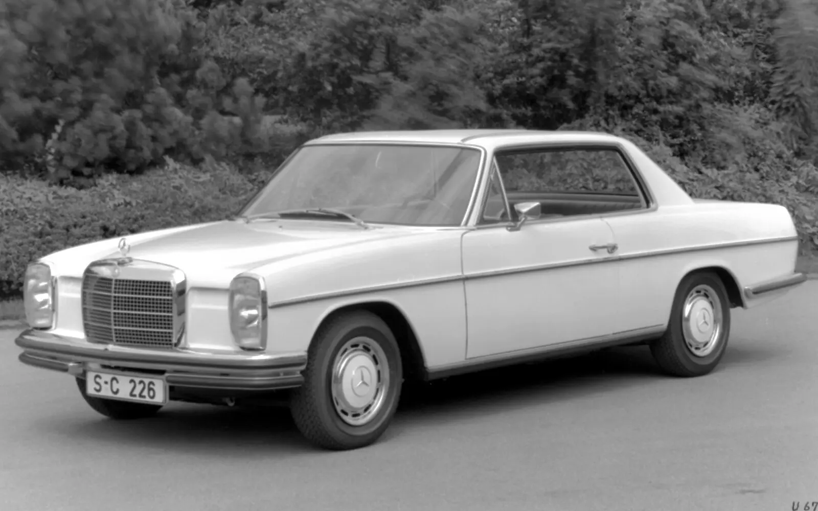 Mercedes-Benz  E 250 CE 2