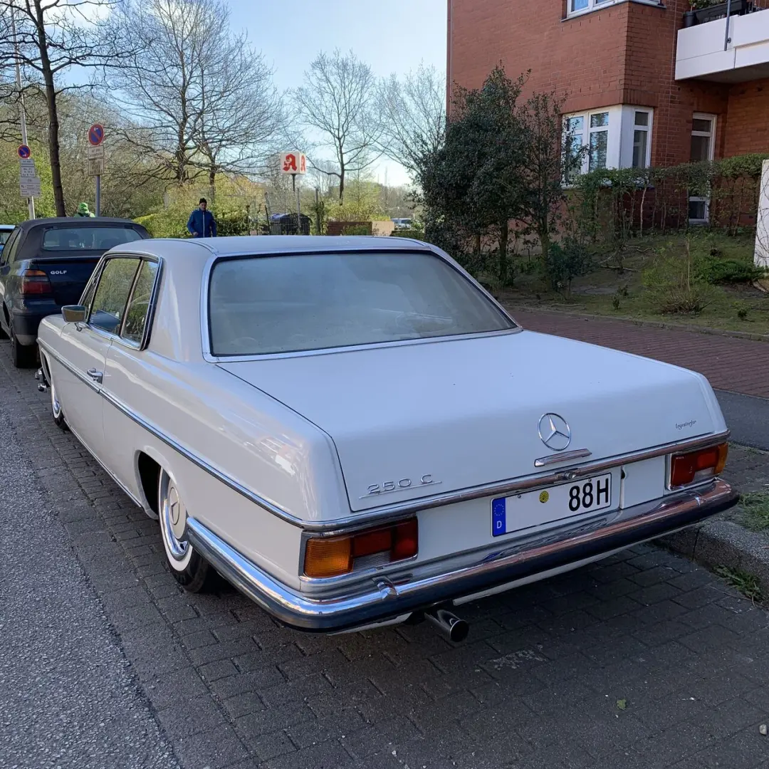 Mercedes-Benz  E 250 CE 5