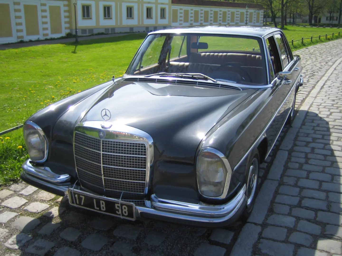 Mercedes-Benz  E 250 CE 5