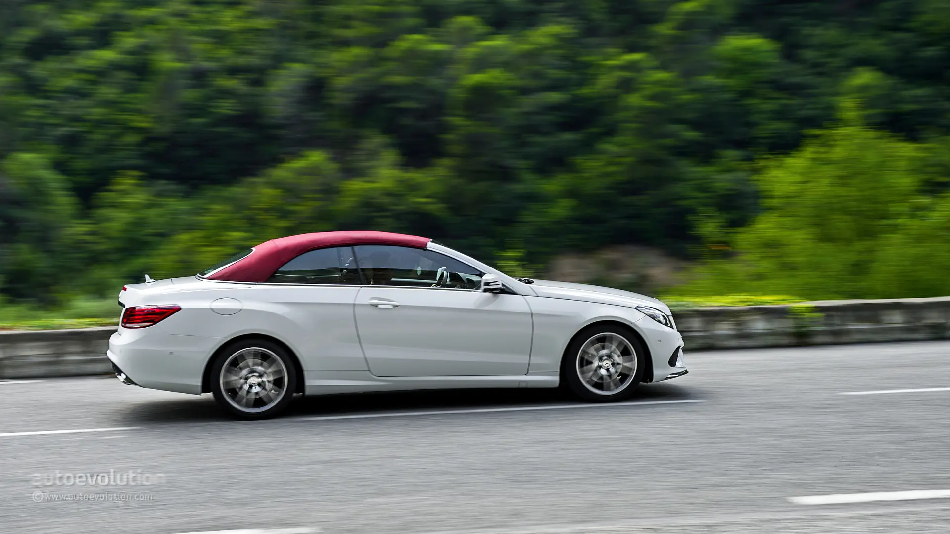Mercedes-Benz  E 250 CGI 1