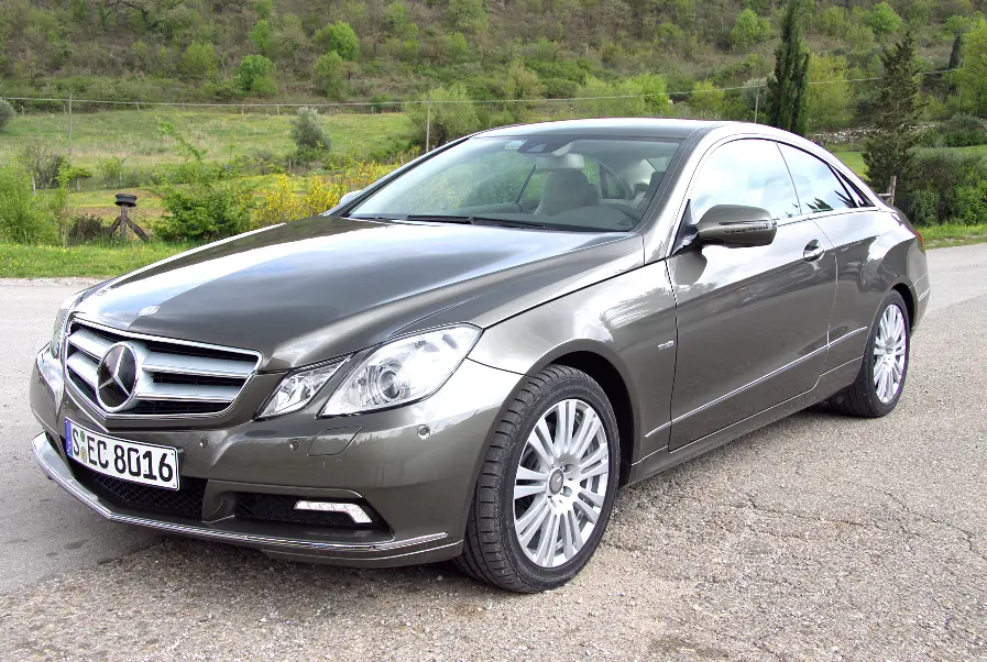 Mercedes-Benz  E 250 CGI BlueEFFICIENCY Dynamic 4