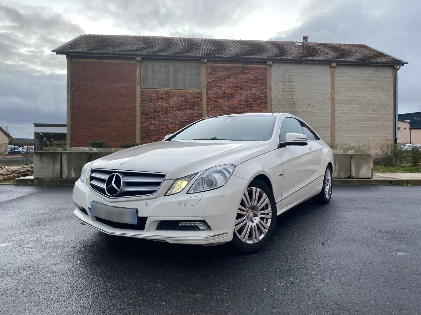 Mercedes-Benz  E 250 CGI Dynamic 3