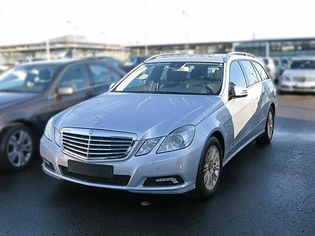 Mercedes-Benz  E 250 CGI Elegance 3